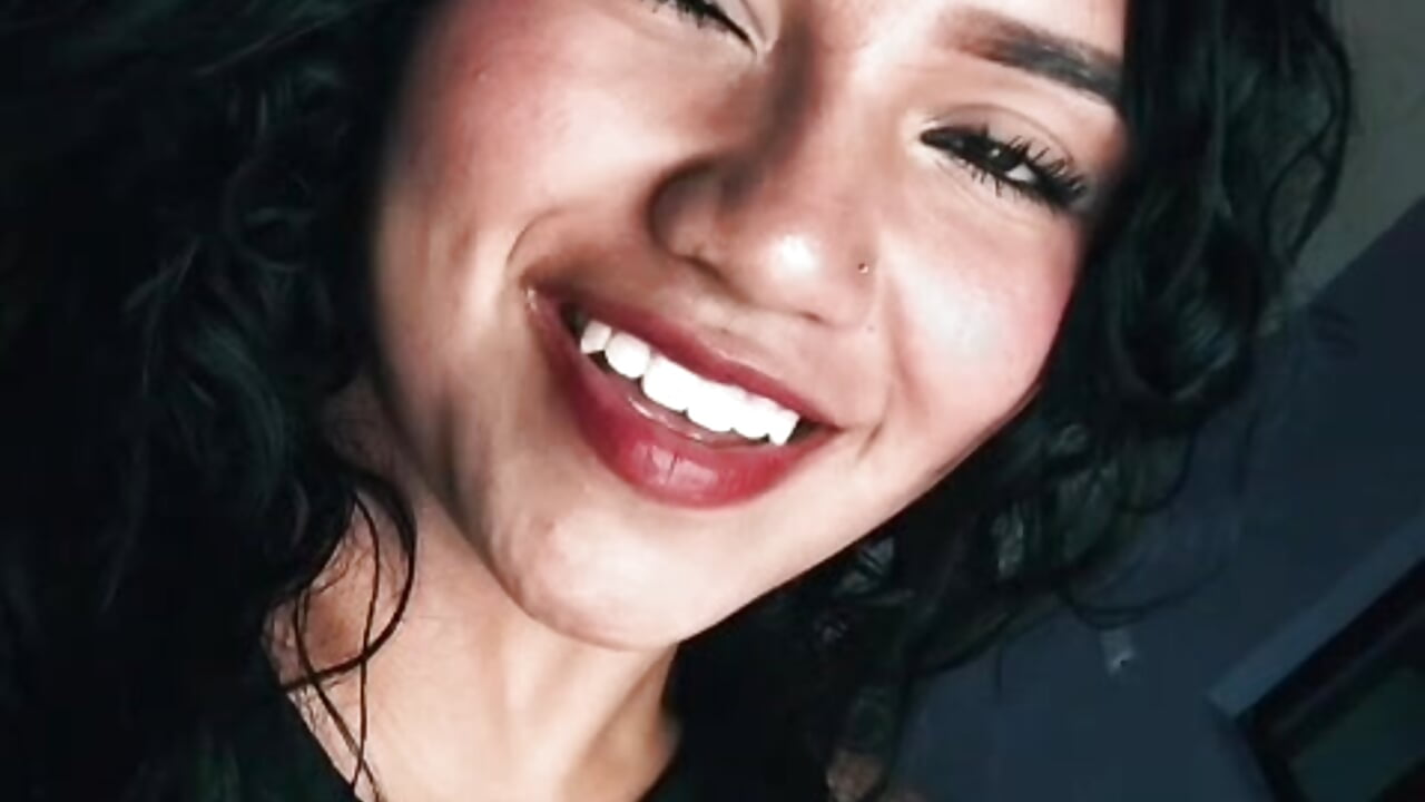 WhatsApp Video 2026-04-10 at 5,31,24 PM – video modela na kameri Samanthaa_8_