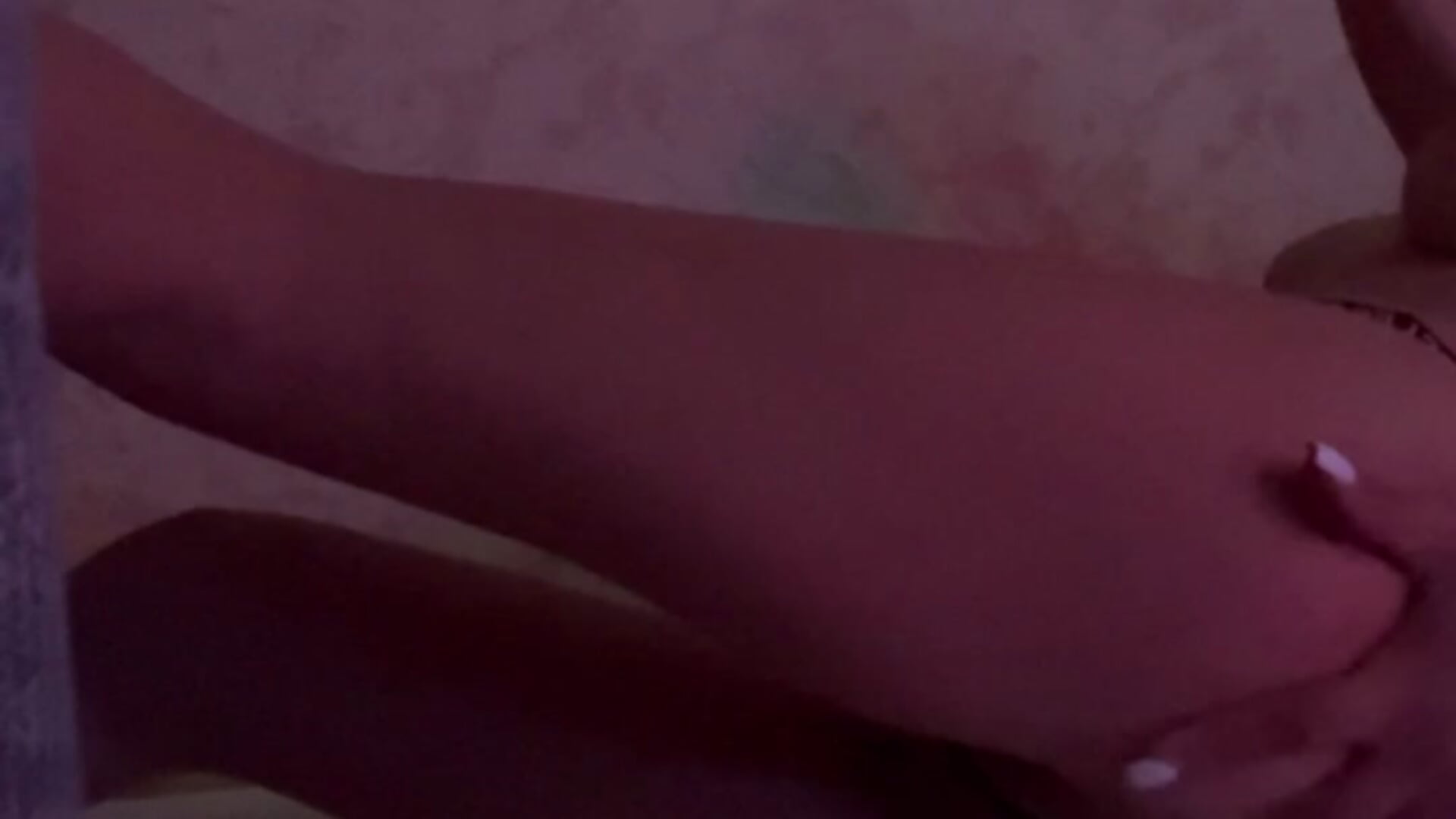 60D30435-F544-4A0C-9A22-FF6746AD2FCD – video modela na kameri pollinnbn