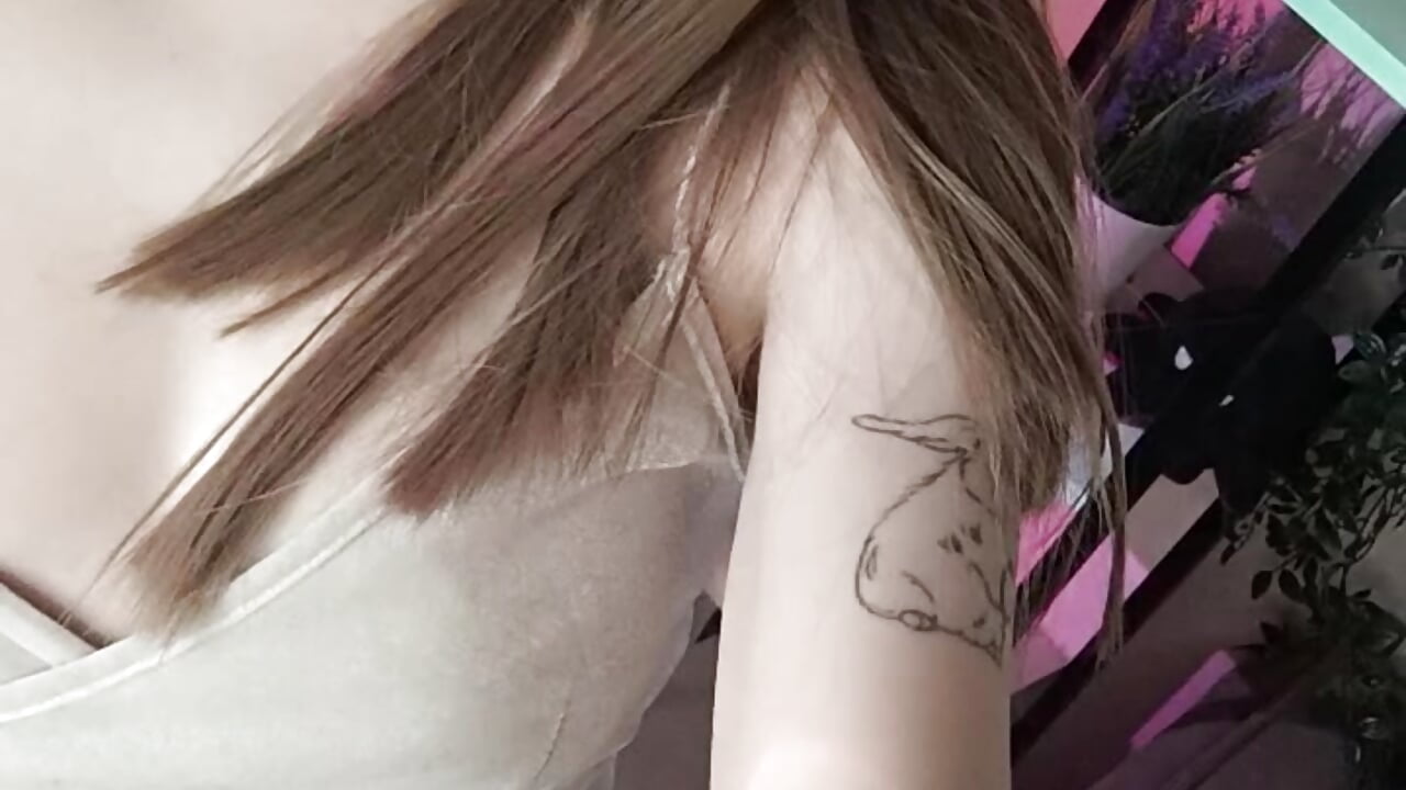 Just me - video oleh model kamera margotandyou