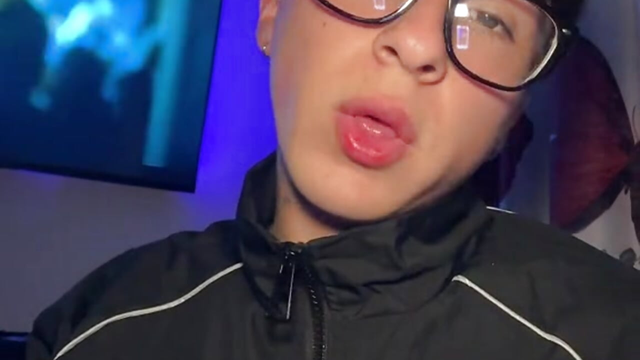 v1c044g50000d600pffog65ka1lql0bg - video van martinbakeer cam-model