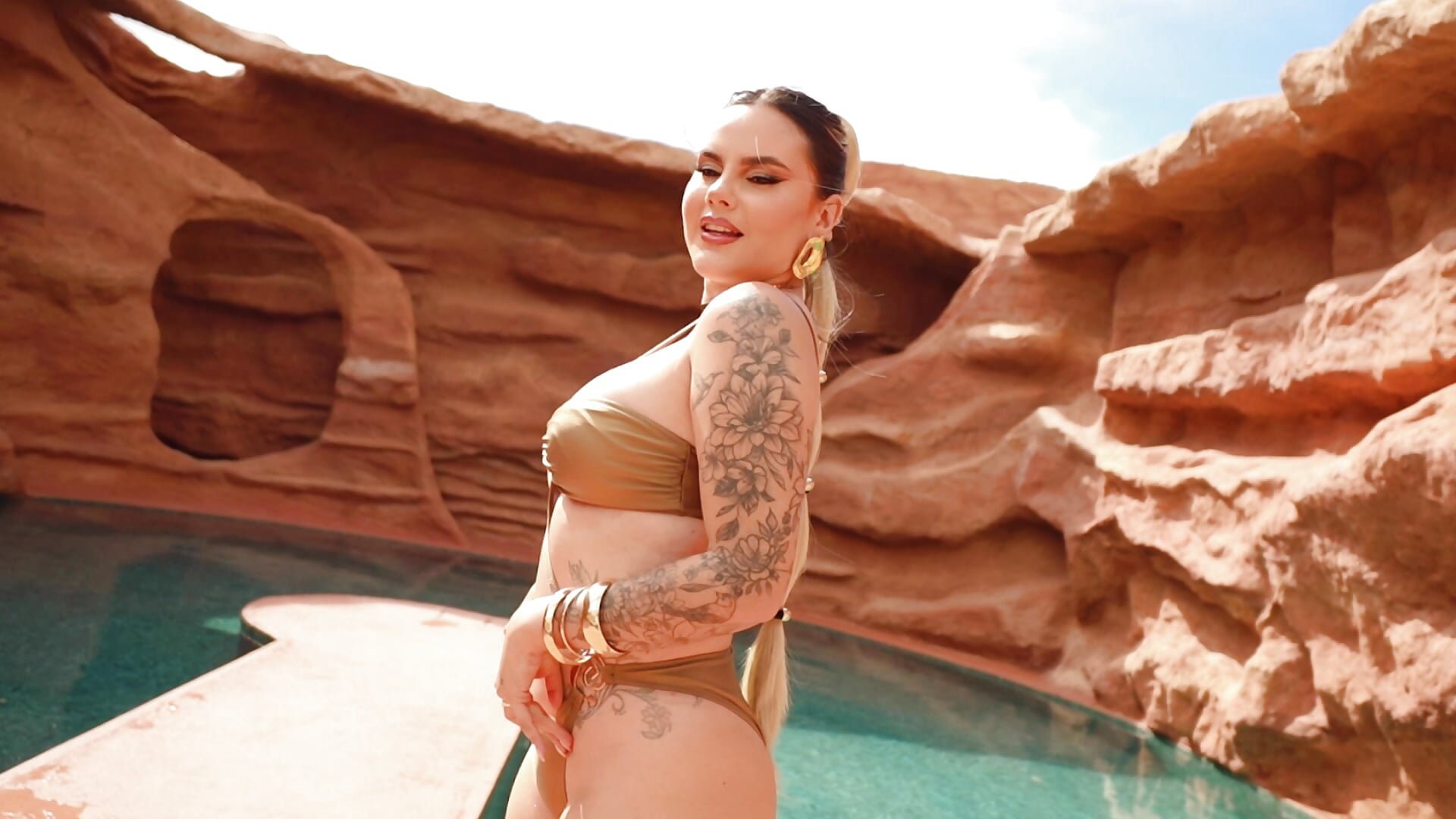 Let's build gold memories - video av TinaMercier cam model