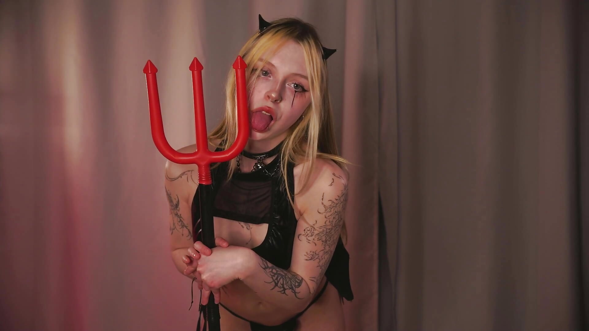 Your little personal demon - video by ElvenCat