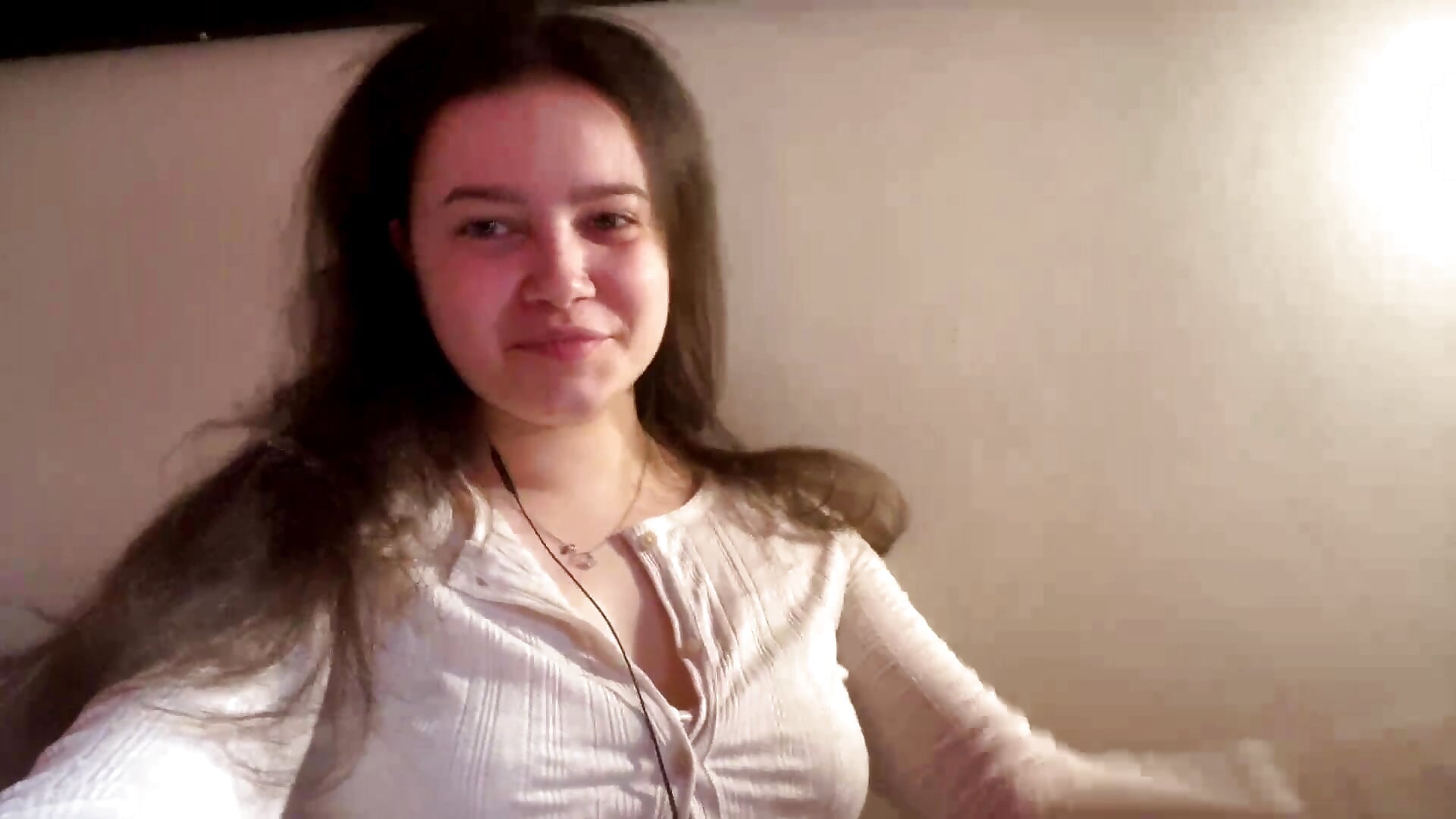 my outfit and my voluminous breasts - video van LonnaVandal cam-model