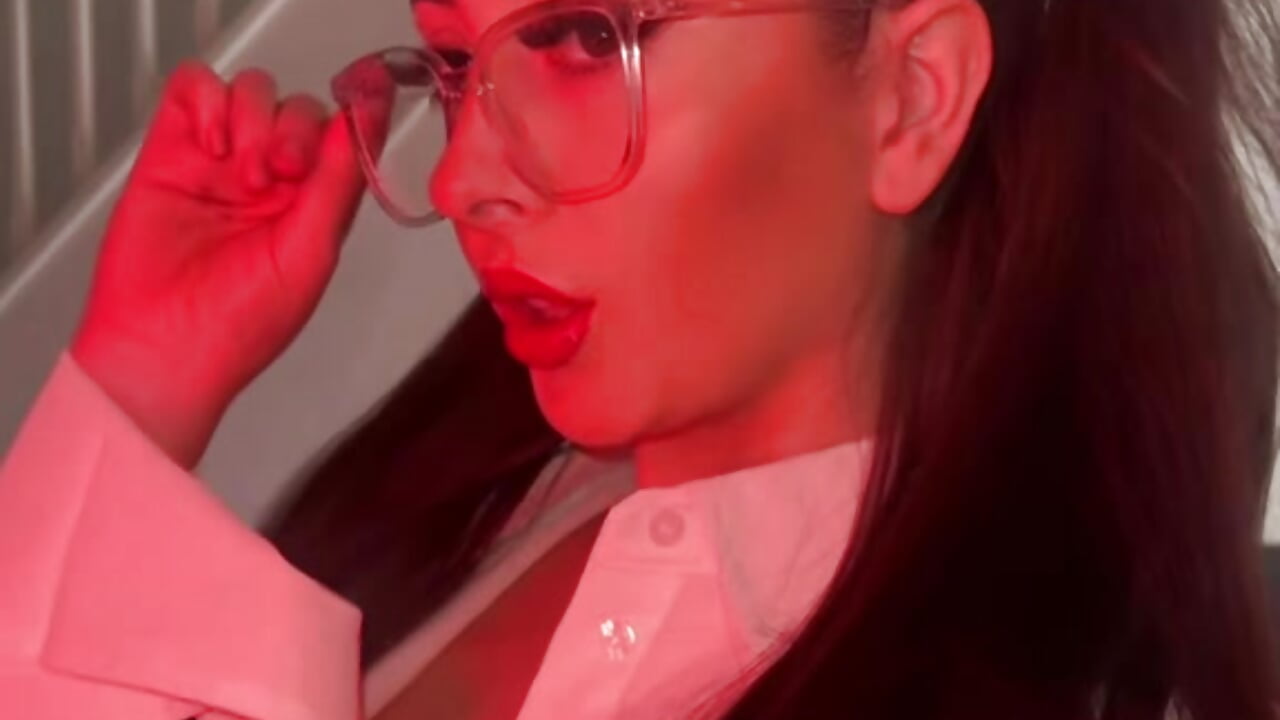 BRUNETTE BARBIE🤪 - video by BrunetteBarbieXx_ cam model