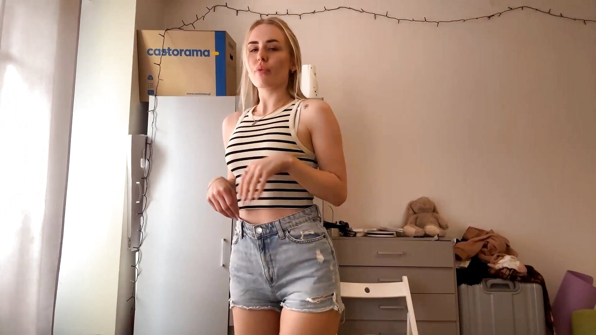 Welcome world! – video af JungHennies cam-model