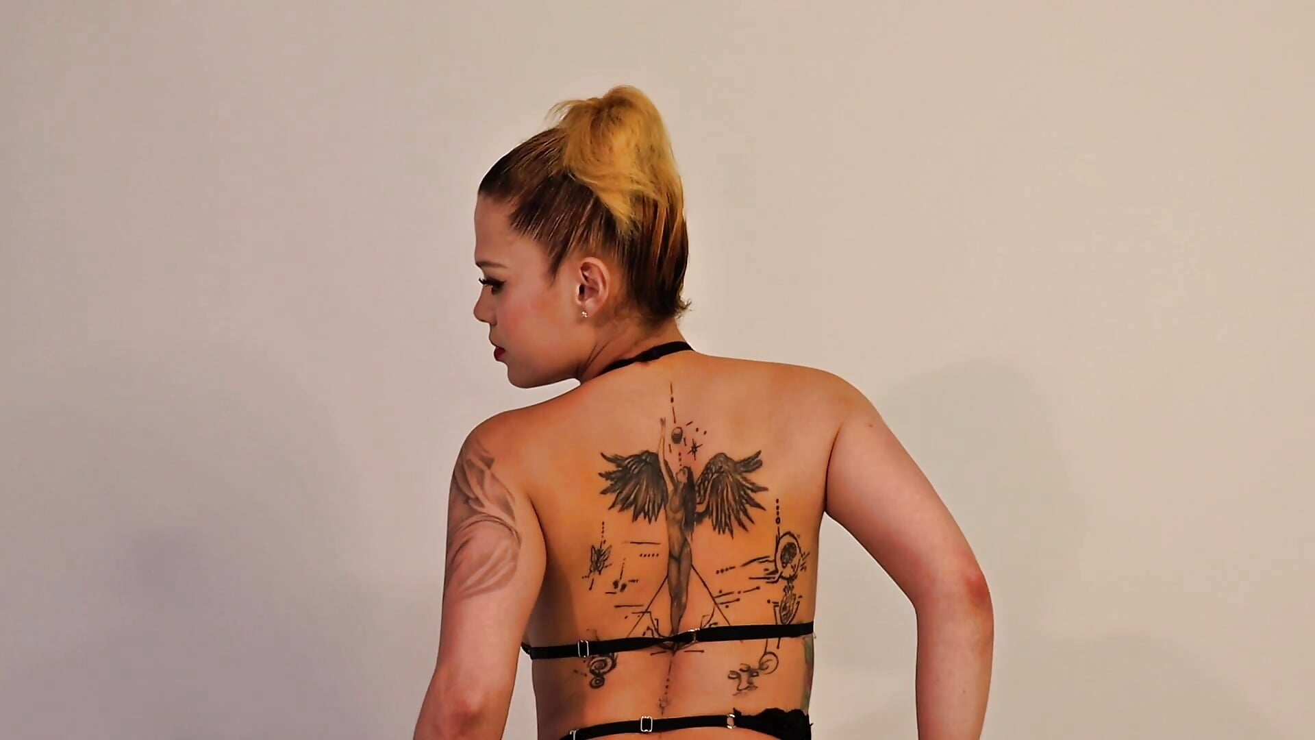 spicy girl - فيديو من kemdall_lp موديل الكام