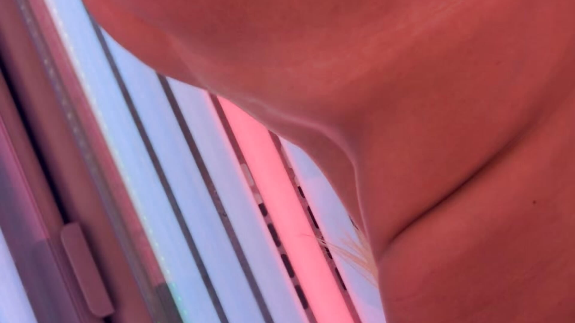Sunbed fully naked shaking phat ass - video by OliviaJadeXx cam model