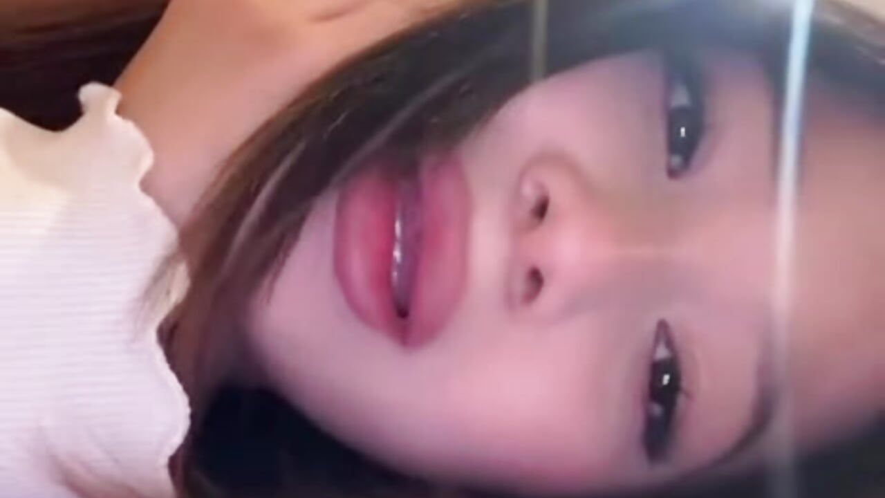 try reading lips – video modela na kameri VivaLaDiva