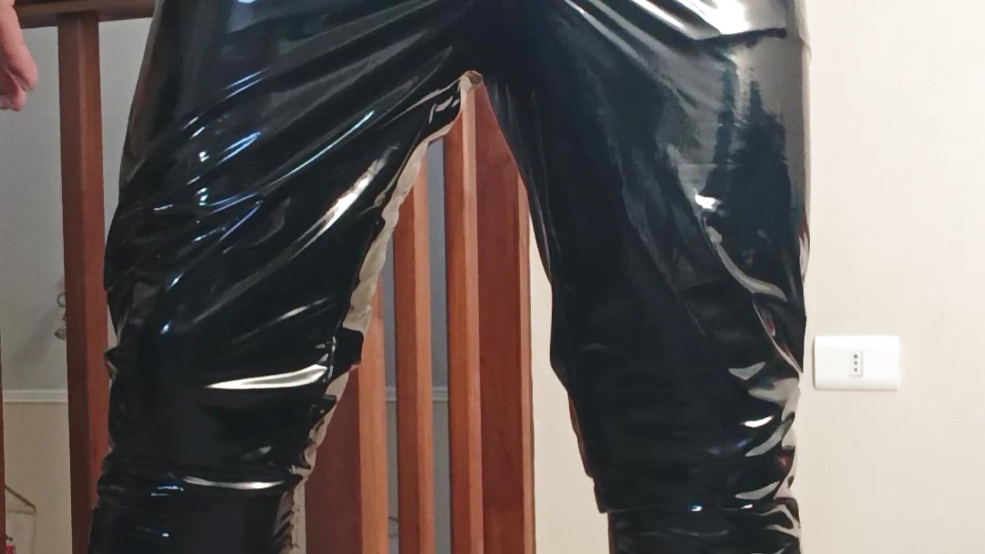 PVC Pant hot - video di Andrex_Leather modella di cam