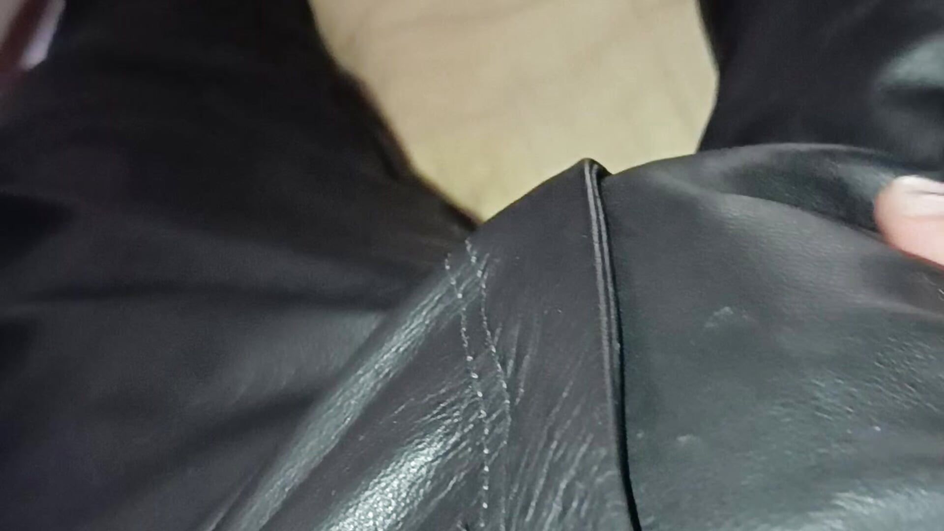 1000117966 - video di andrexl_eather modella di cam