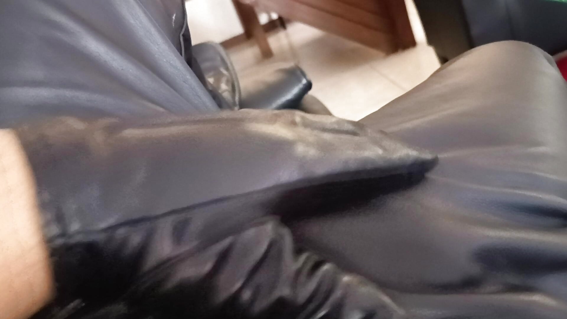 1000117975 - video di andrexl_eather modella di cam