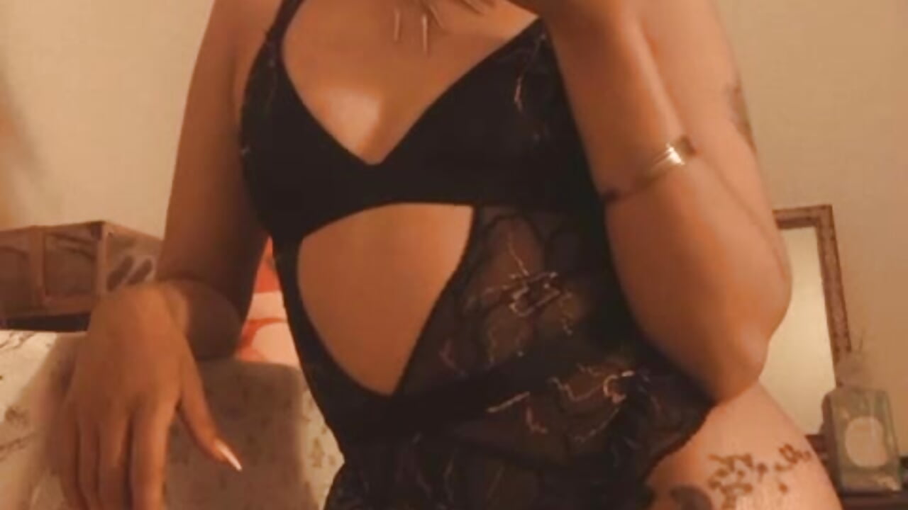 I send you a huge kiss darling – video od webkamerové modelky Miaa_ferrari1