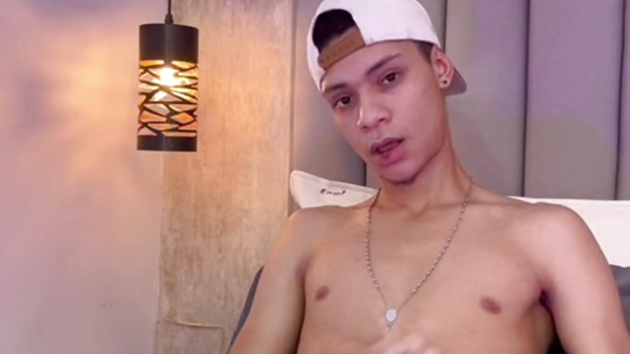 Raising the temperature 🔥 - video by Axel_marcus cam model