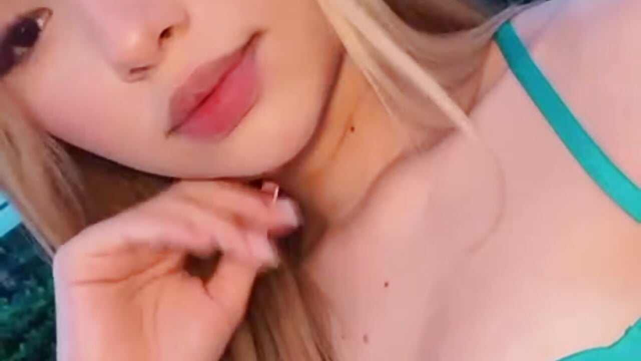 piscina - video oleh Dulce_violetta_ kamera model