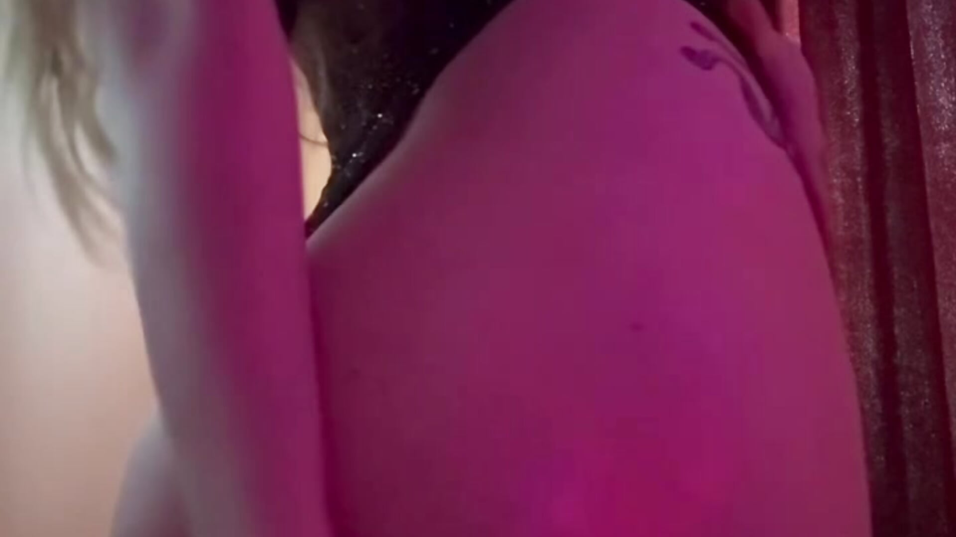 feeling sexy - video by veliss cam model