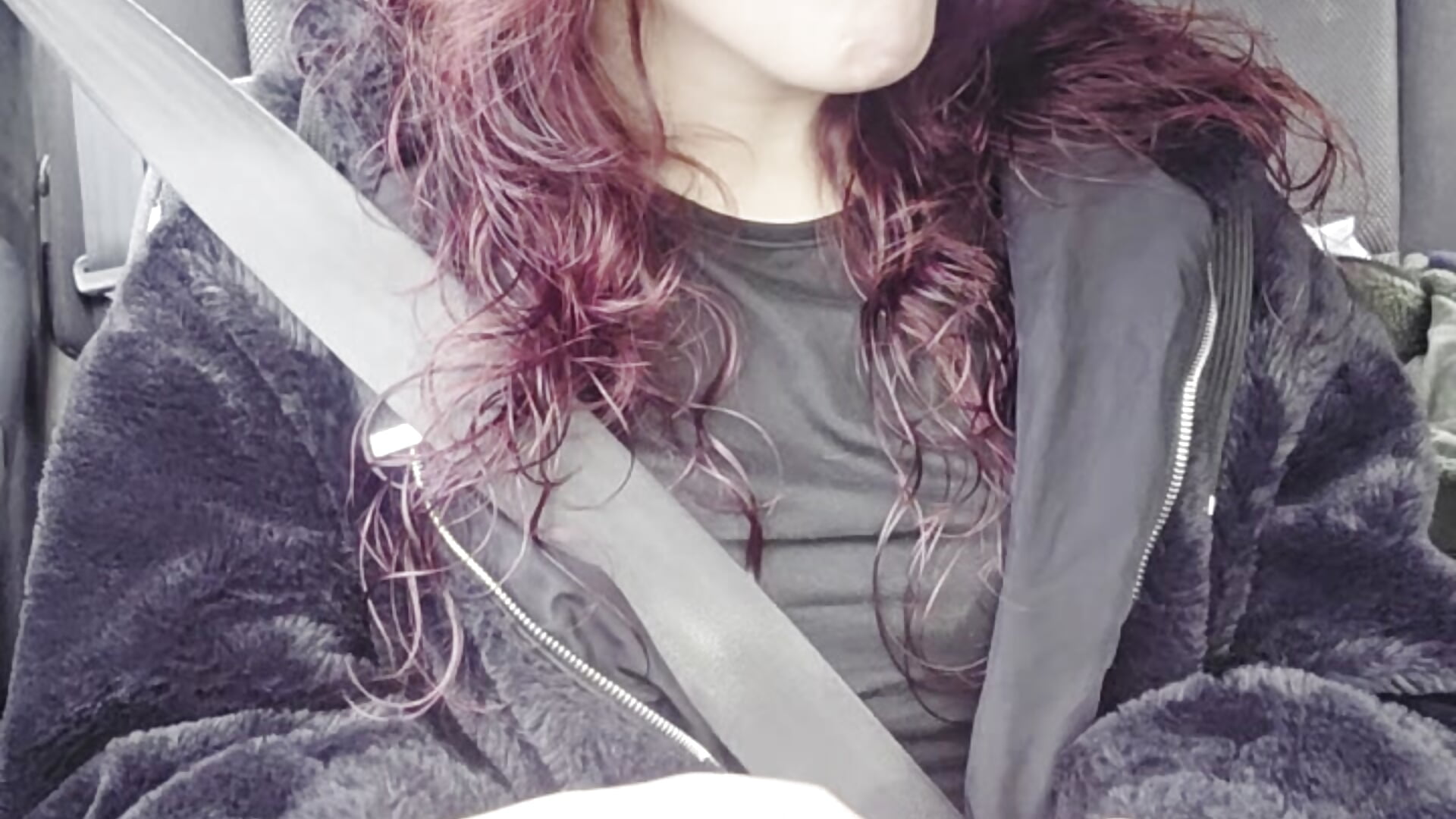 In the car. - video by LaraSmoking