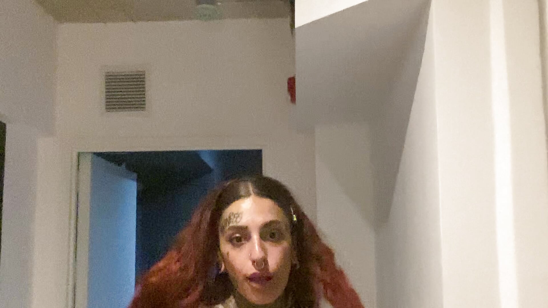 Snoop in a public place – video od webkamerové modelky julie-blair