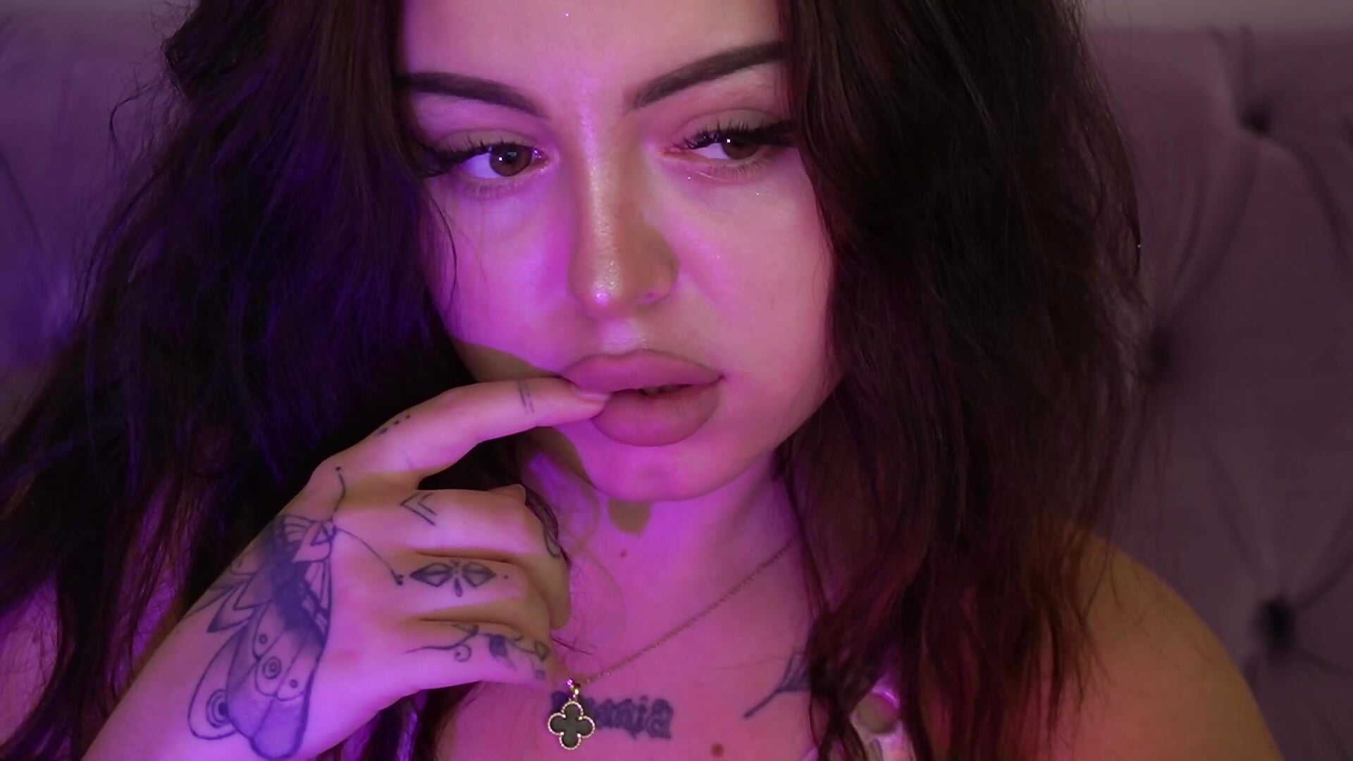 just I - SinfulKittenn adlı kamera modelinin videosu