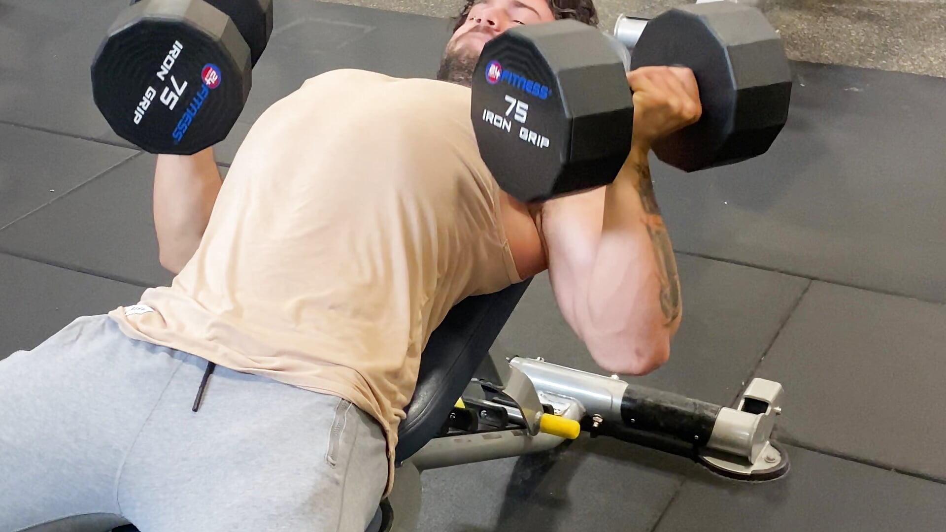 Pumping thy Iron - video Papaflexxx kameramallilta