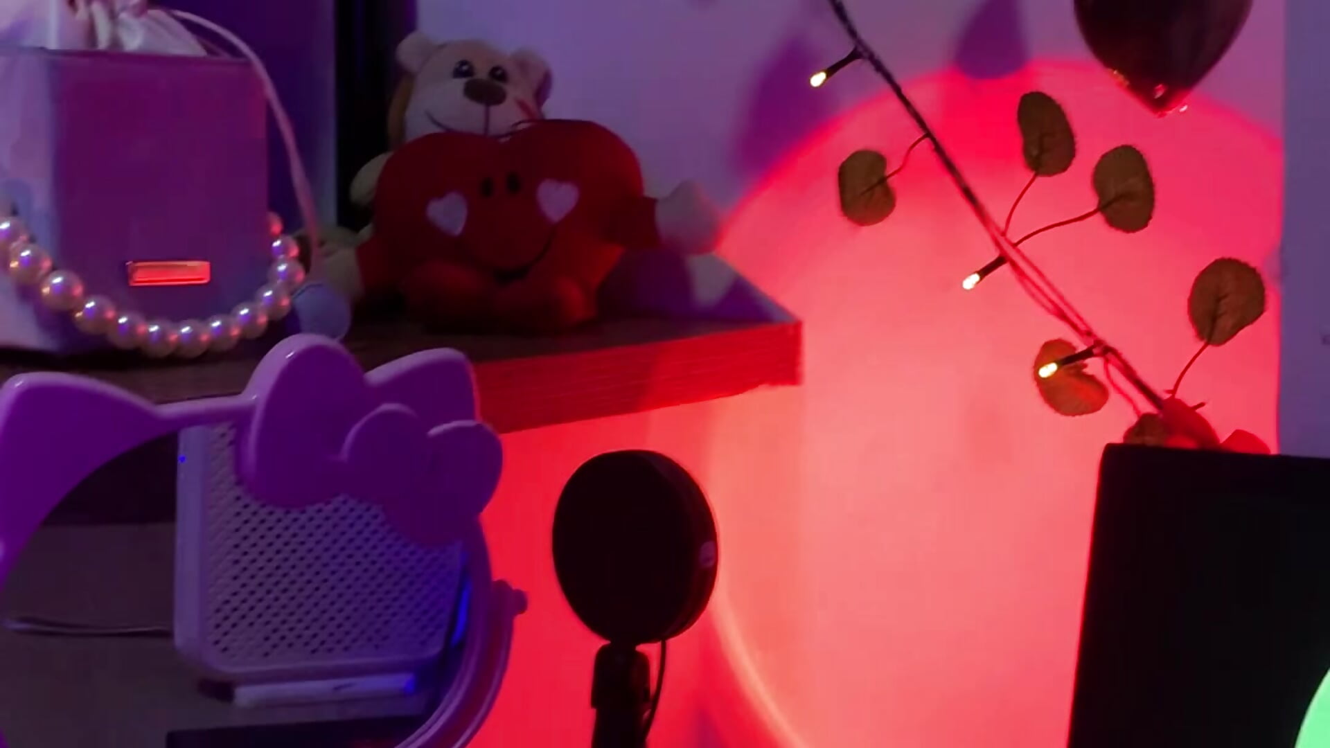 Adoro la música y los vinilos. El techno progressive es uno de los géneros más puros y hermosos - princesa6 캠 모델의 동영상