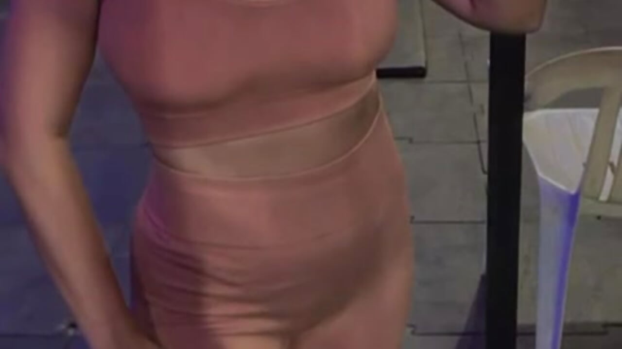 gym – video modela na kameri SaraBoss