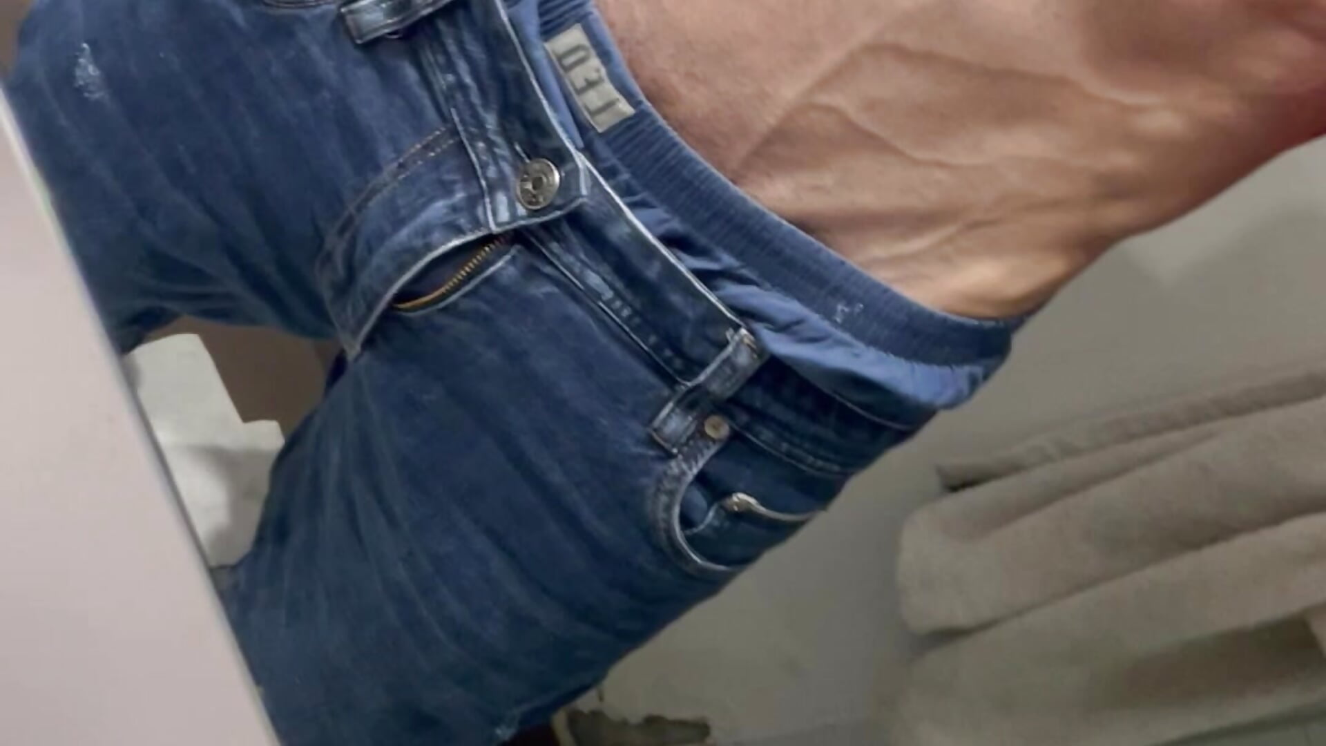 0318039A-AB93-4F02-84A7-B99C6A71EA3D-901-0000005799952911 — filmik PatrickCraft, modela(-lki) na kamerkach