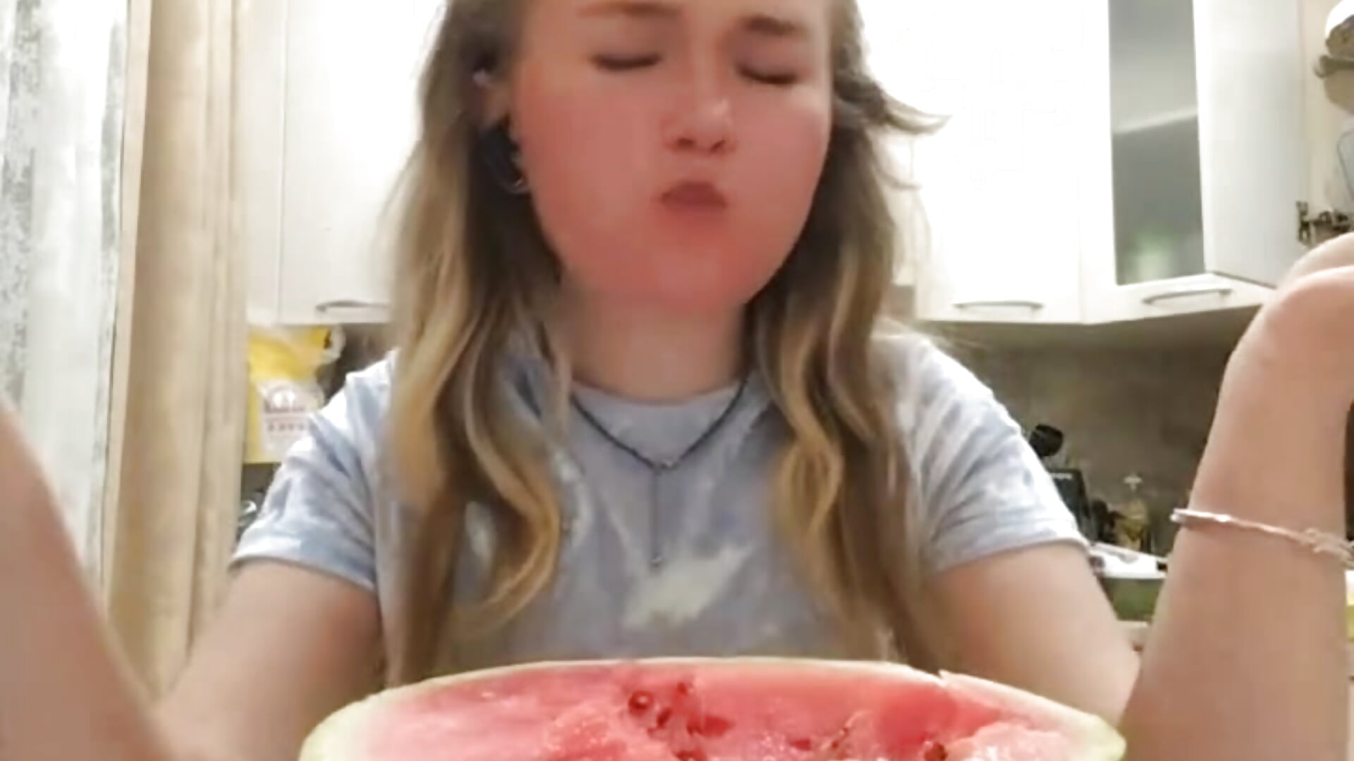 ymmy! - video oleh model kamera IvoryWillig