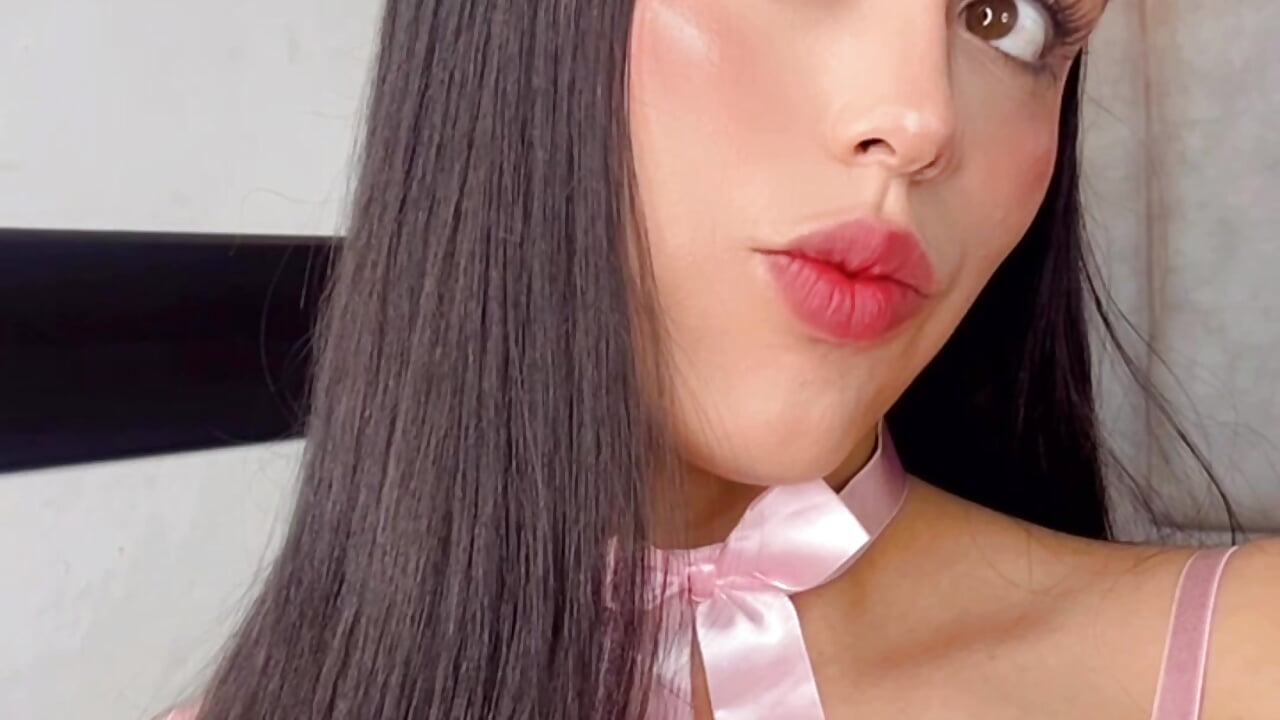 💜 – видео вебкам-модели emily_g11