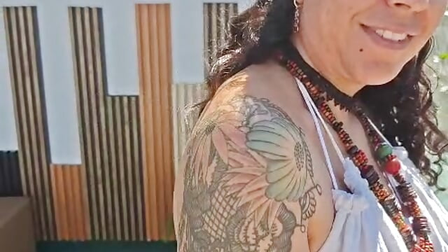 dia soleado y tatuajes 💜 - video Velvet_Curly kameramallilta