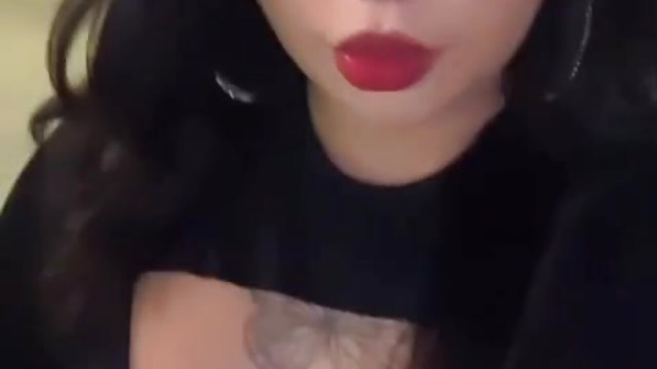 A pretty doll💕 - video van Emiily__Evans cam-model