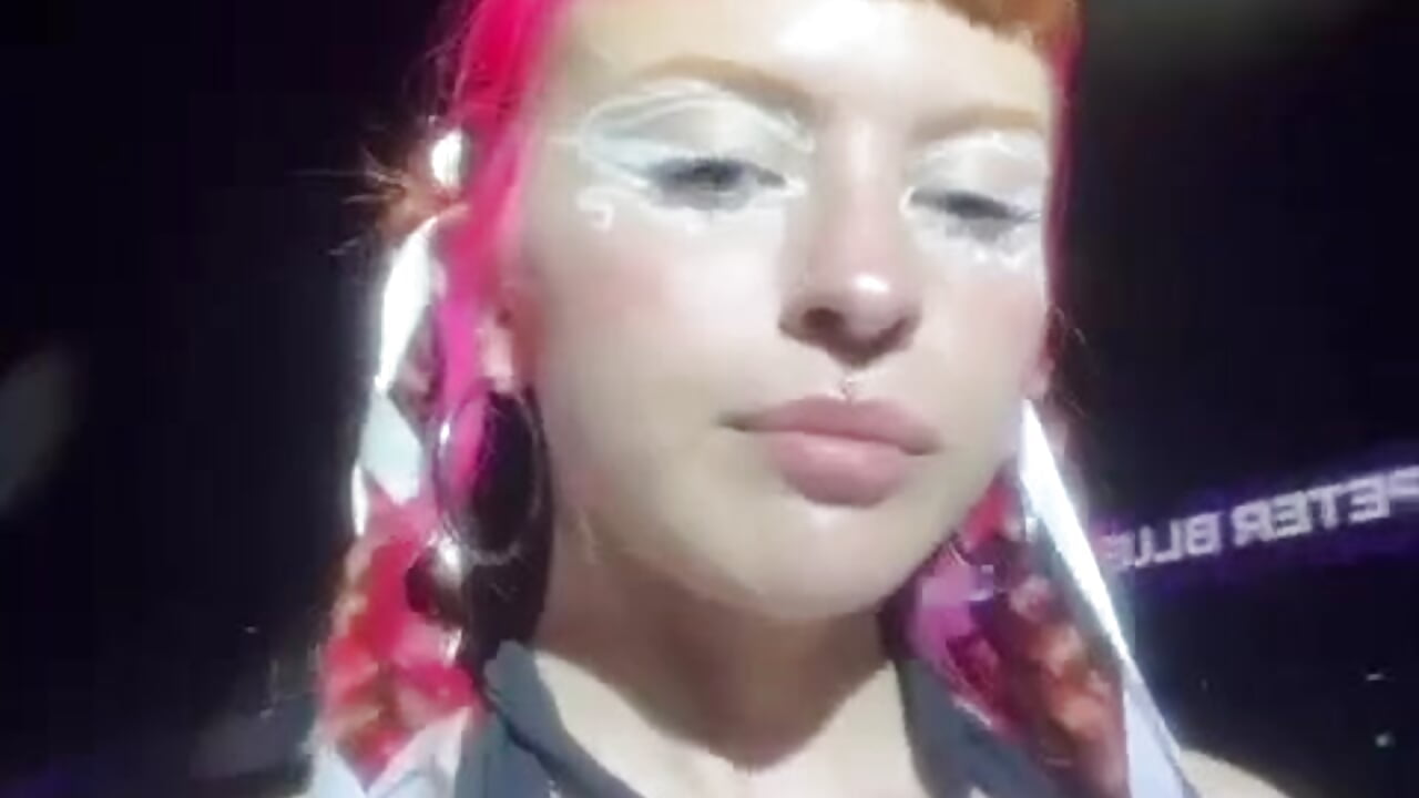 me (❁´◡`❁) - video oleh NinaKitty_ kamera model