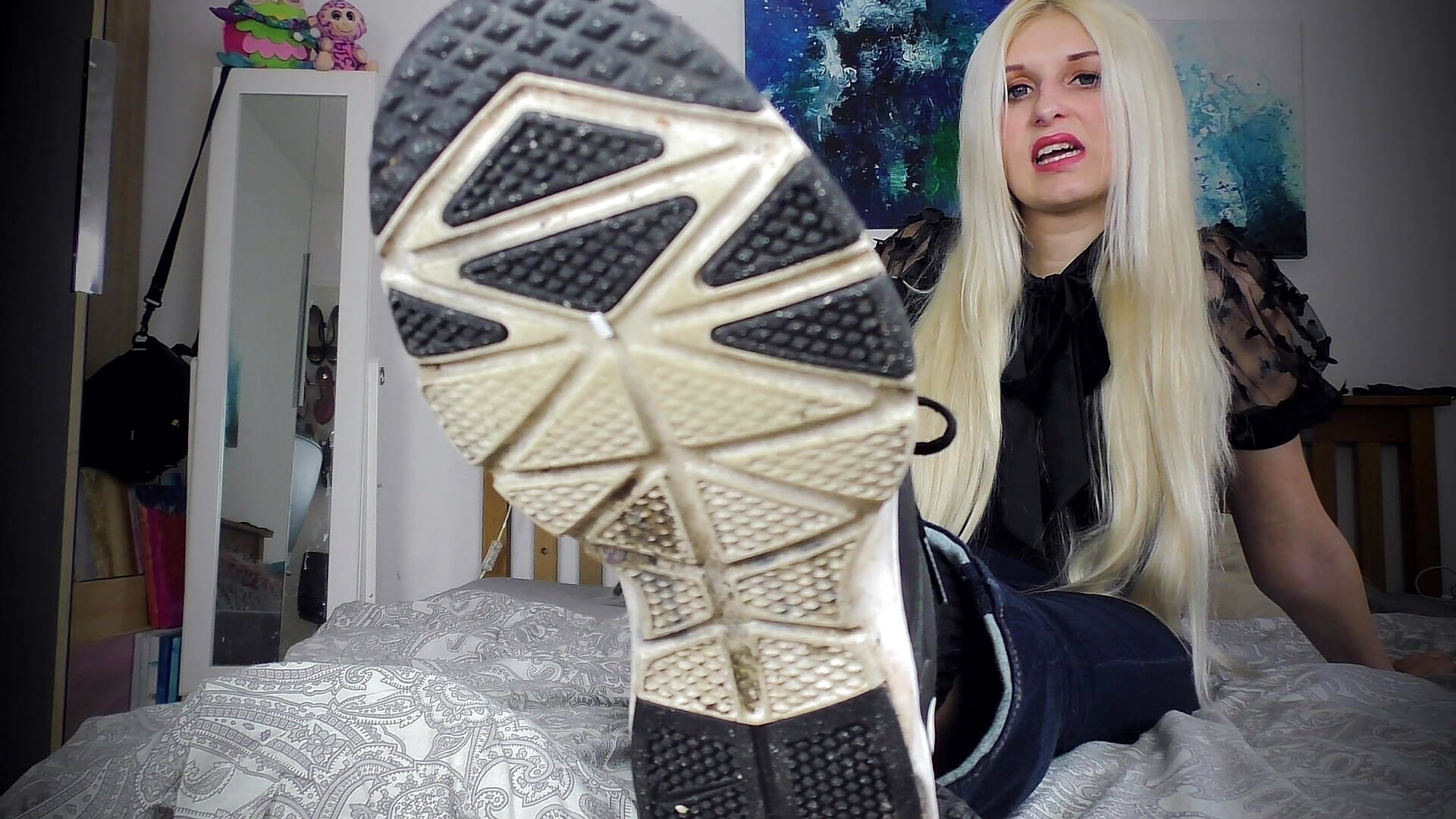 Verschwitzte Sneakers, Socken und Füße JOI - Video von barbiplaymate Cam-Model