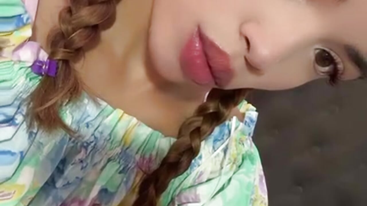 WhatsApp Video 2026-04-14 at 10,05,51 AM - video van CatalinaBellaa cam-model