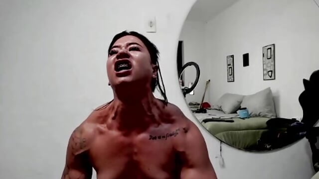 Omg🔥Strong muscle flexion with veins in the neck, - vídeo de la modelo de cam AngelMartinss