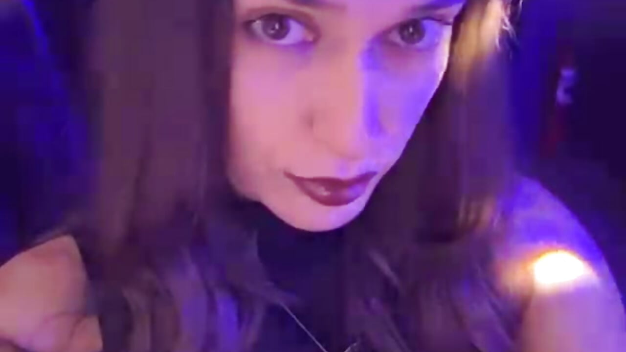 Hello, let's have fun! - video av christinne_x cam-modell