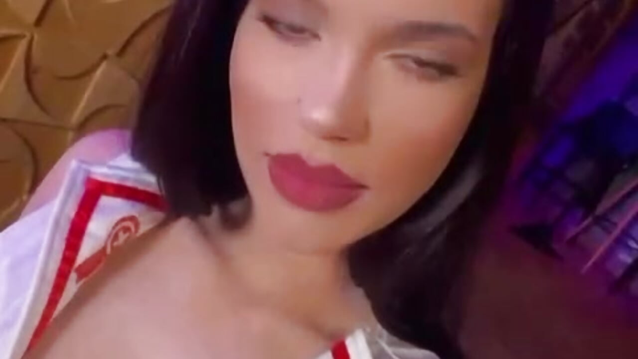 Thinking about... - video od modelky/modela Tiny_Blush