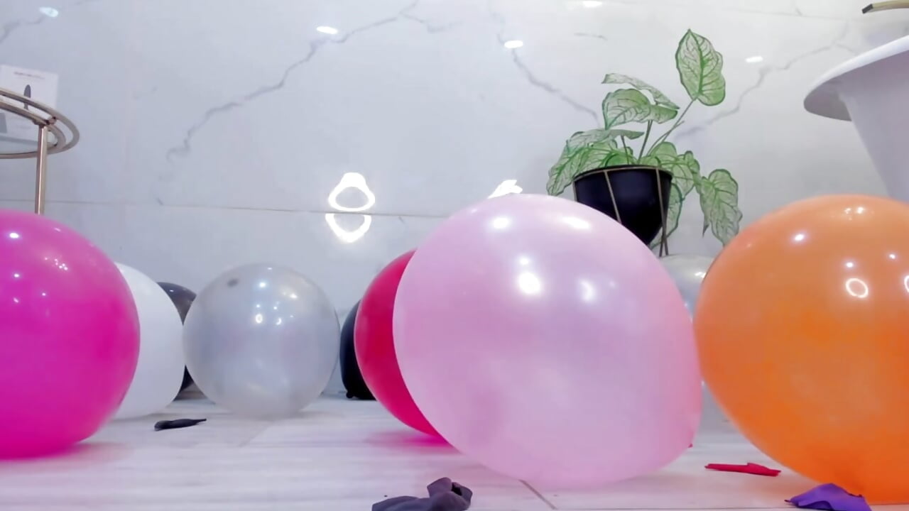 Burst them  🎈🎈🎈 - video by katherine_glow