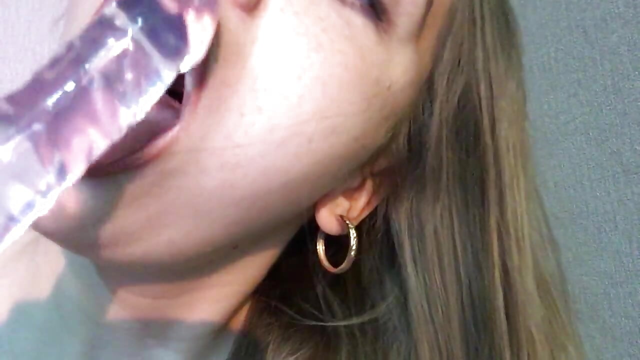 Sucking an eternal lollipop - video av LeryKiss cam model