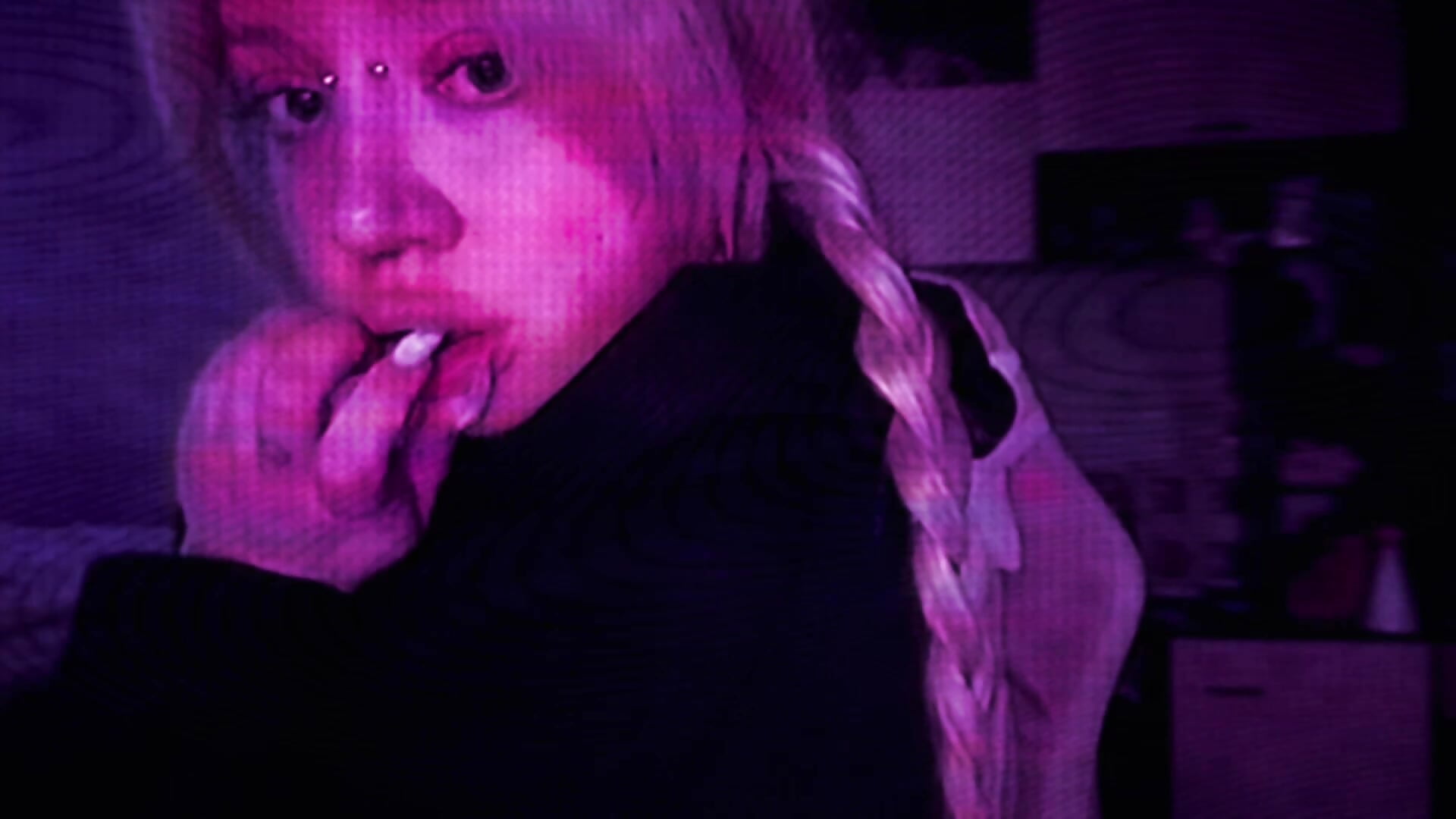 Chibi is messing around on camera ✨ - clip cu Chibiis model videochat