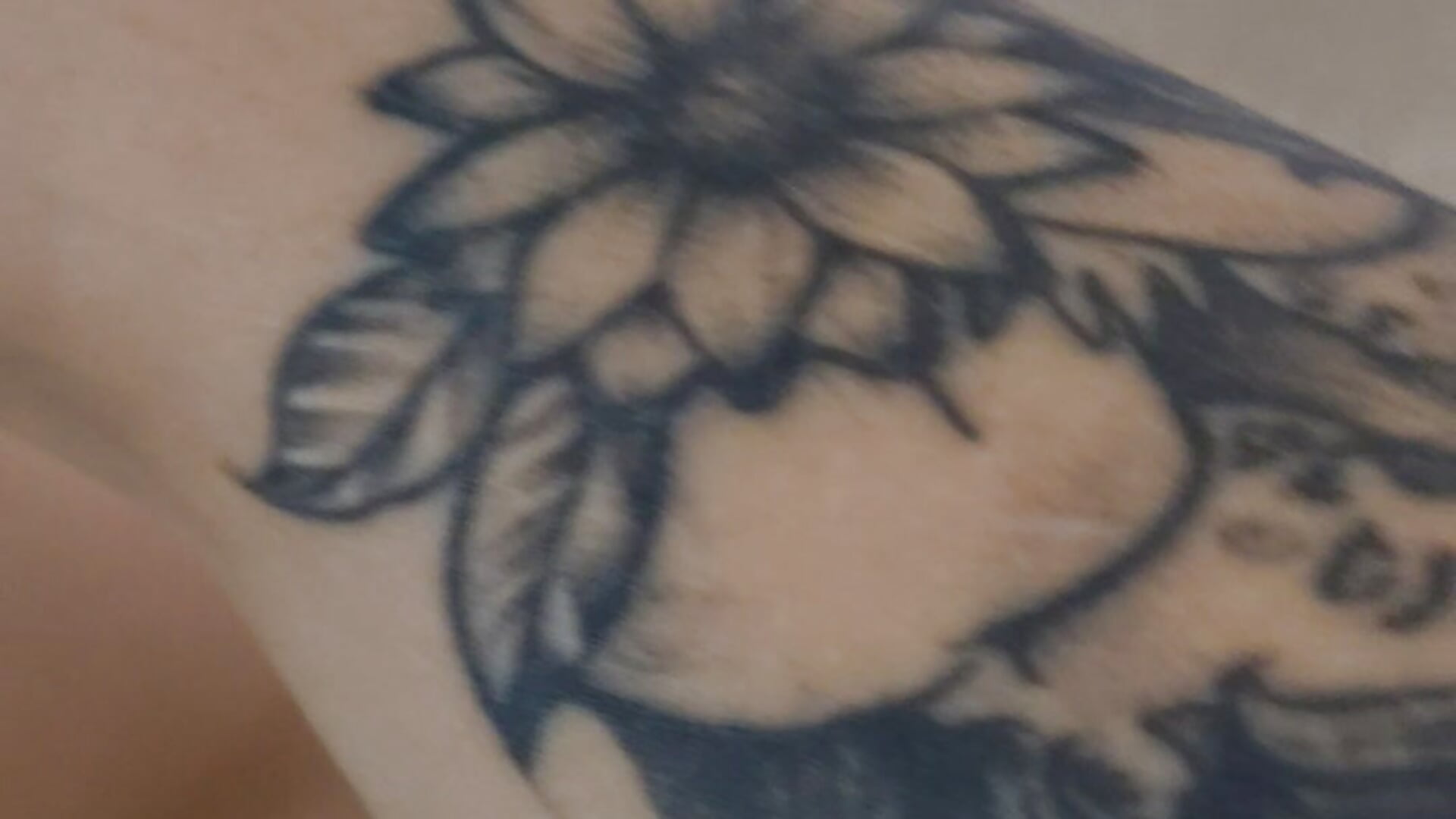 Tattoos🖤 - відео від вебкаммоделі tina_sussy
