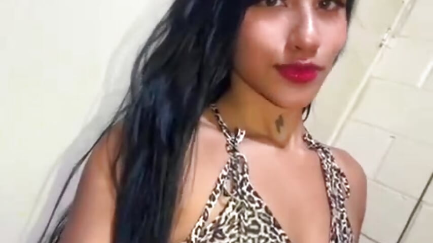 KNOW ME, VERY PLEASED – video od webkamerové modelky Skinny_Pretty_01