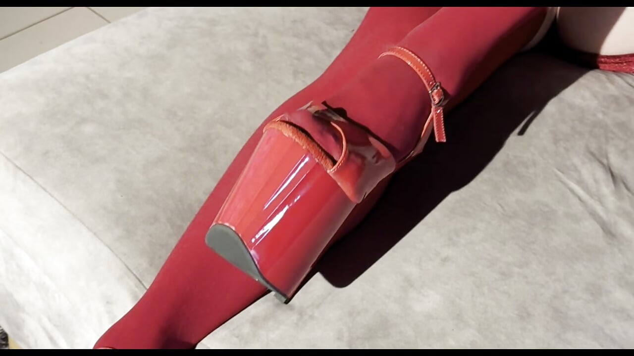 heels - video by Queenscarlettsecret cam model