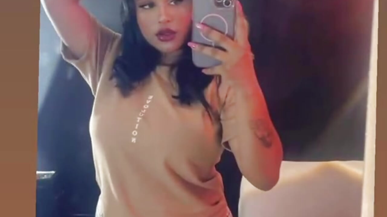 profile-intro-video-1776432493 - 視頻由 khloee_smilee 主播提供