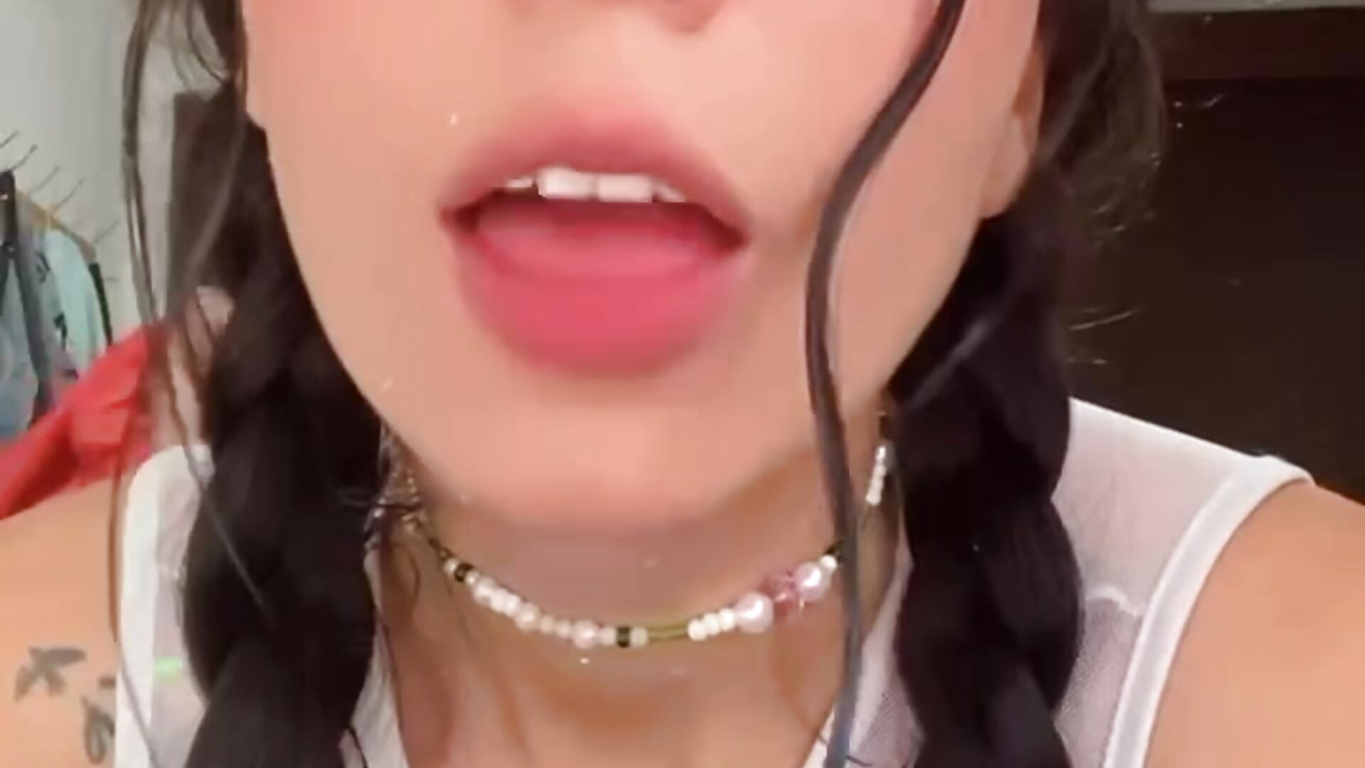 😵‍💫 – video modela na kameri peachSt