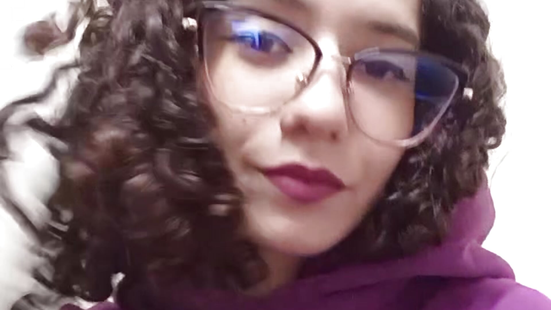 Kiss - vidéo du modèle de showcams Aura_Phone