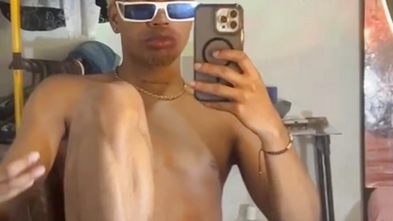 Cool⚡ - video oleh model kamera engell_gil