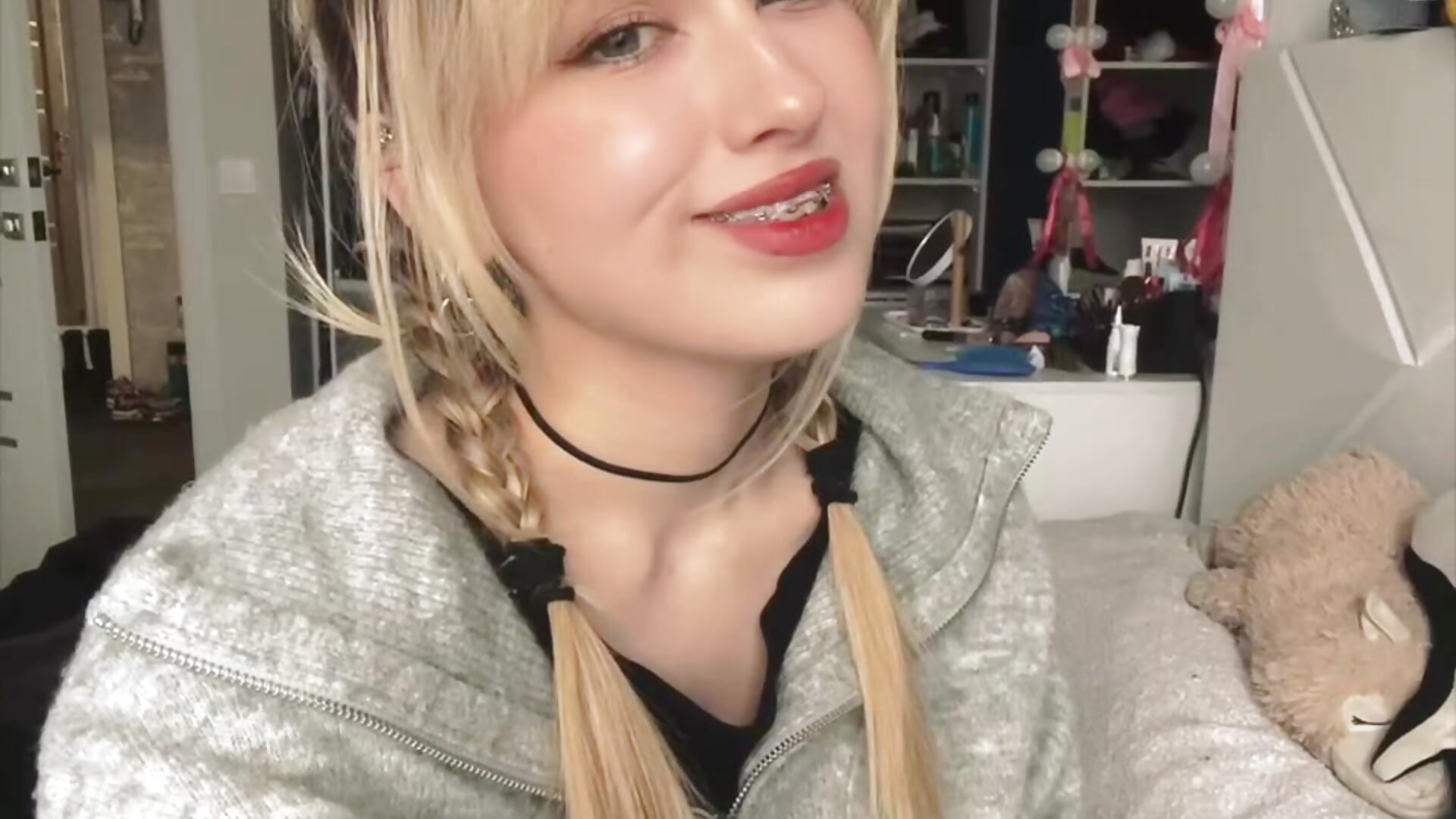 Hello! im Bella - video od modelky/modela KourtneyAvitabile