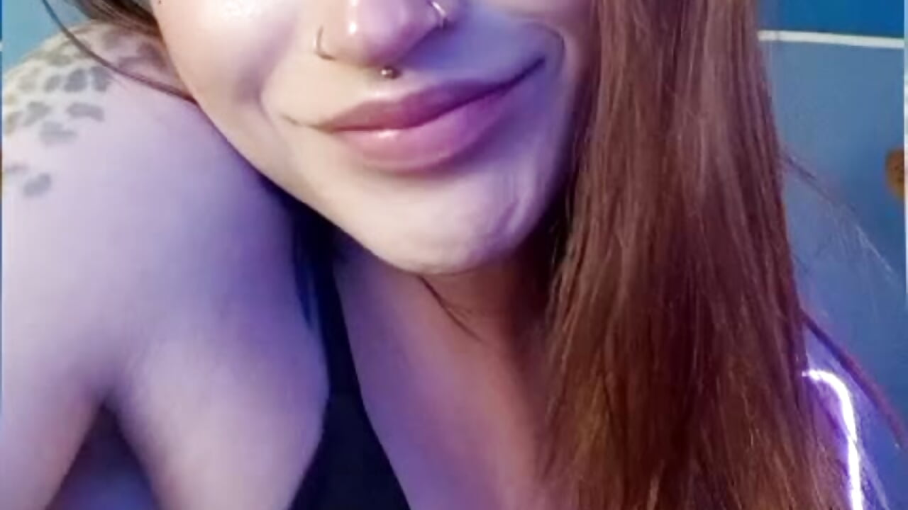One look, endless desire. 😈 – video modela na kameri Kim_Jeins666_