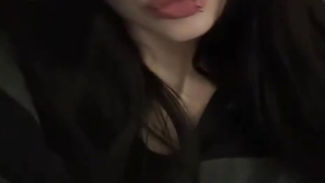 its me – video od webkamerové modelky LeenRouz