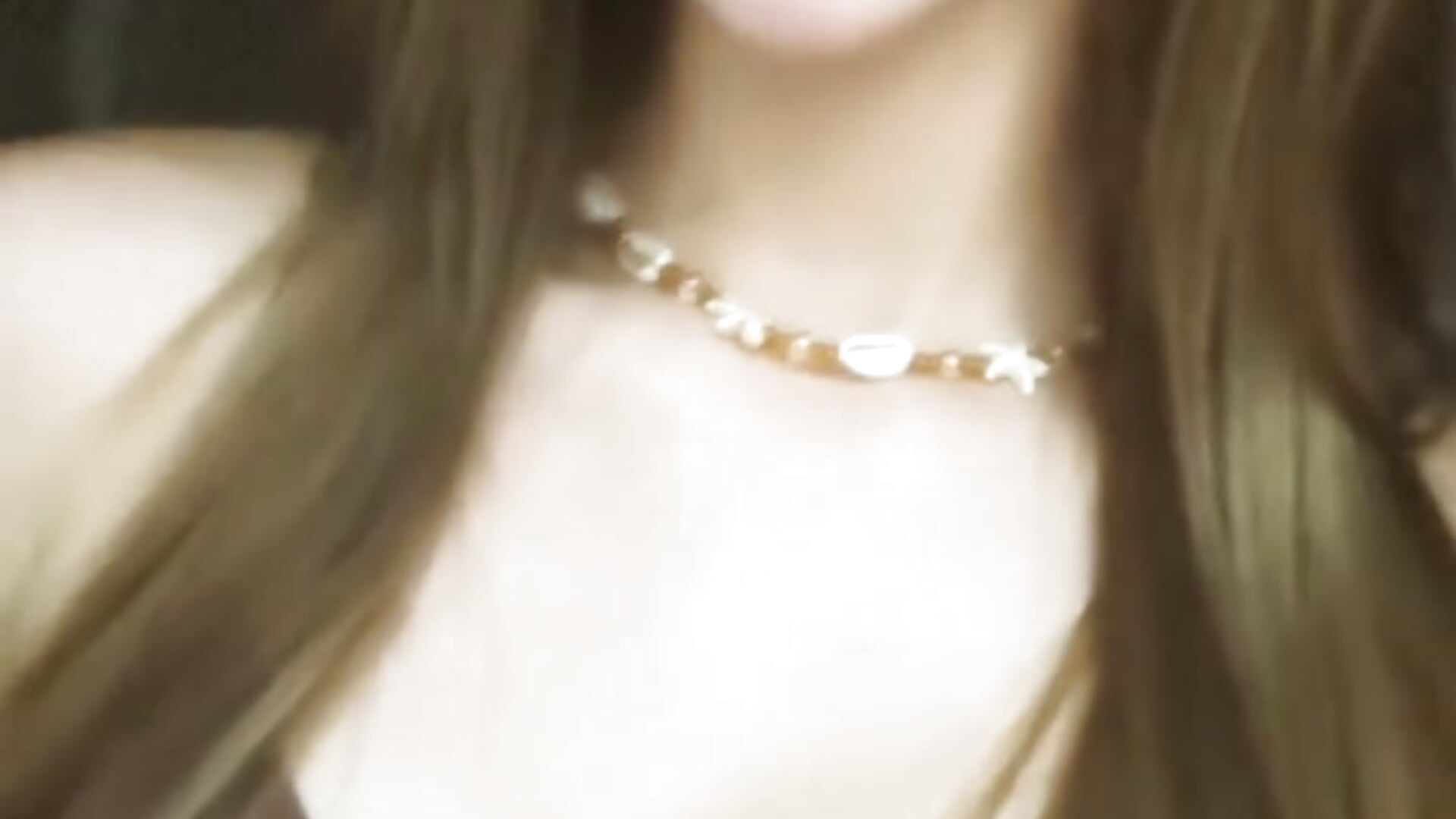 Blonde - video oleh model kamera CataGlow